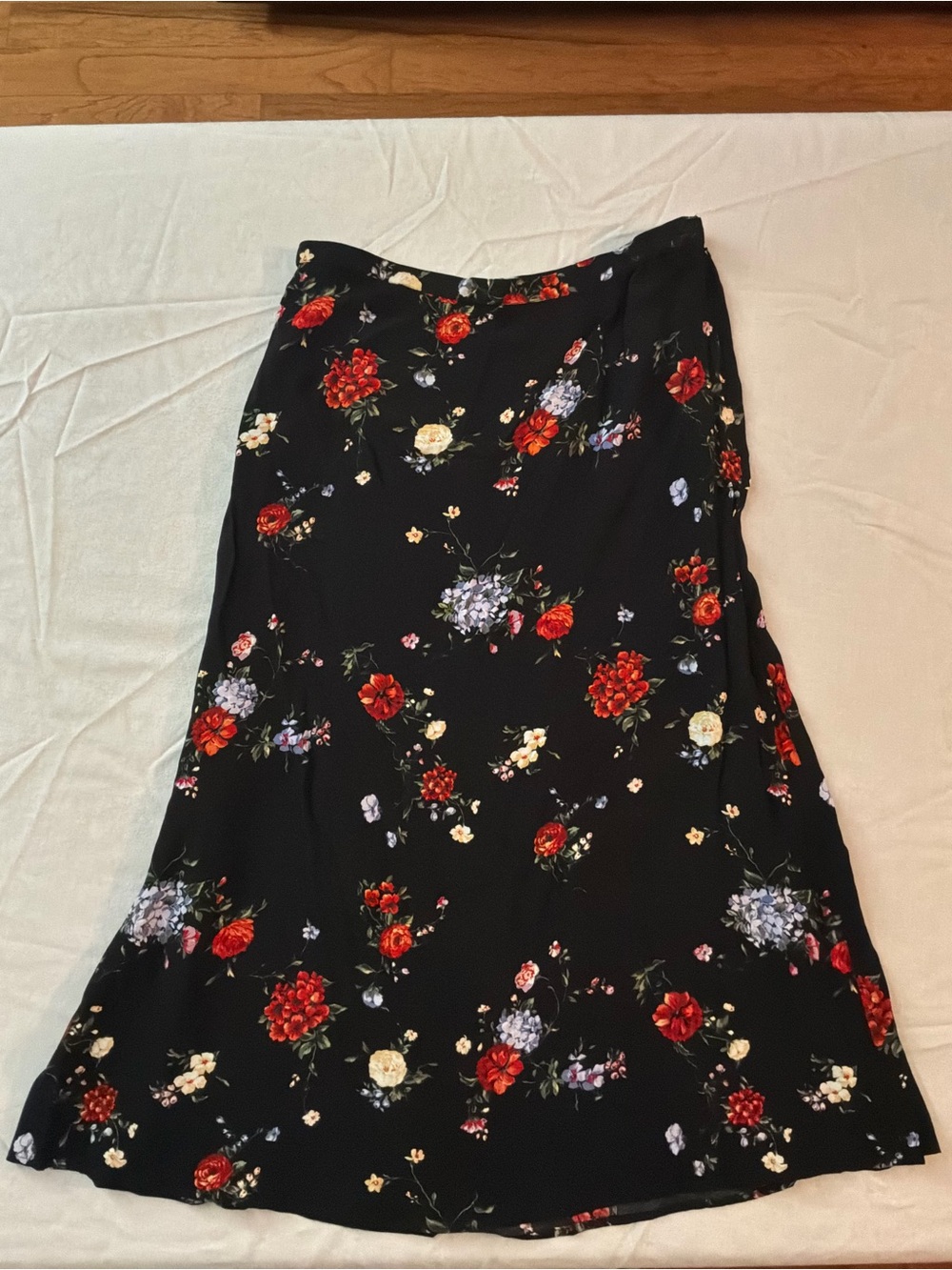 *** Susan Bristol Black Floral A-Line Skirt with Red and Cream Blooms b5 ***